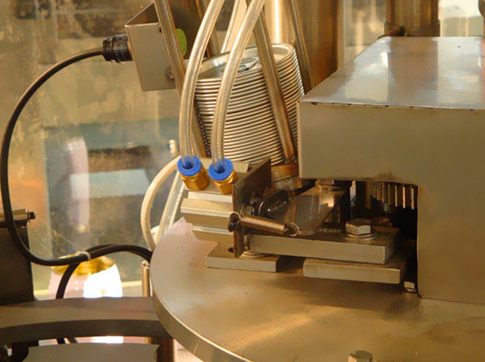 Coca Cola Drink Can Filling Machine Automated 1.67KW , Drink Filling Machine